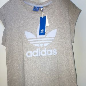 Adidas grey tee💕💕